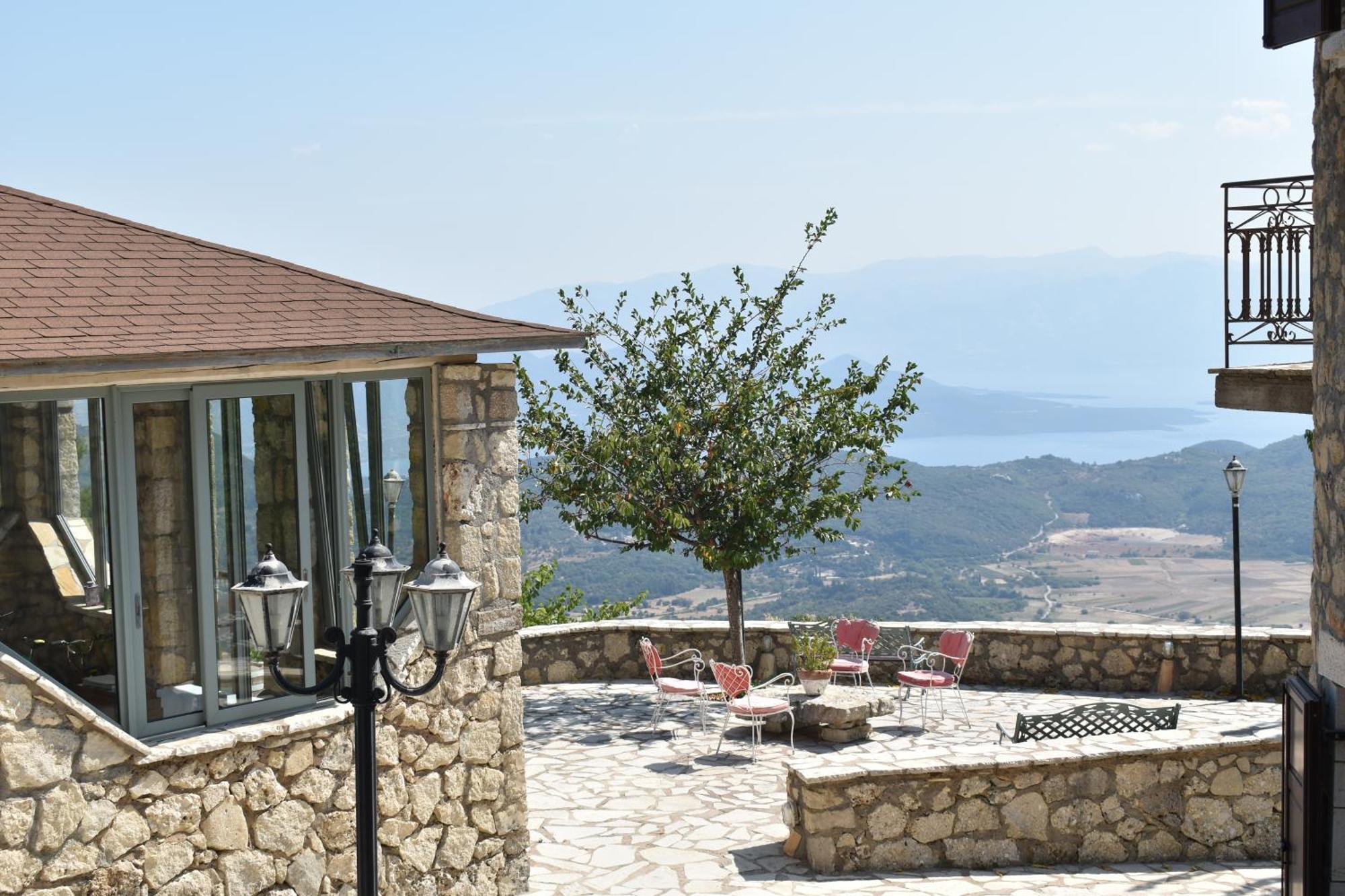 Estate Dafnopanagia Luxury Ourania *