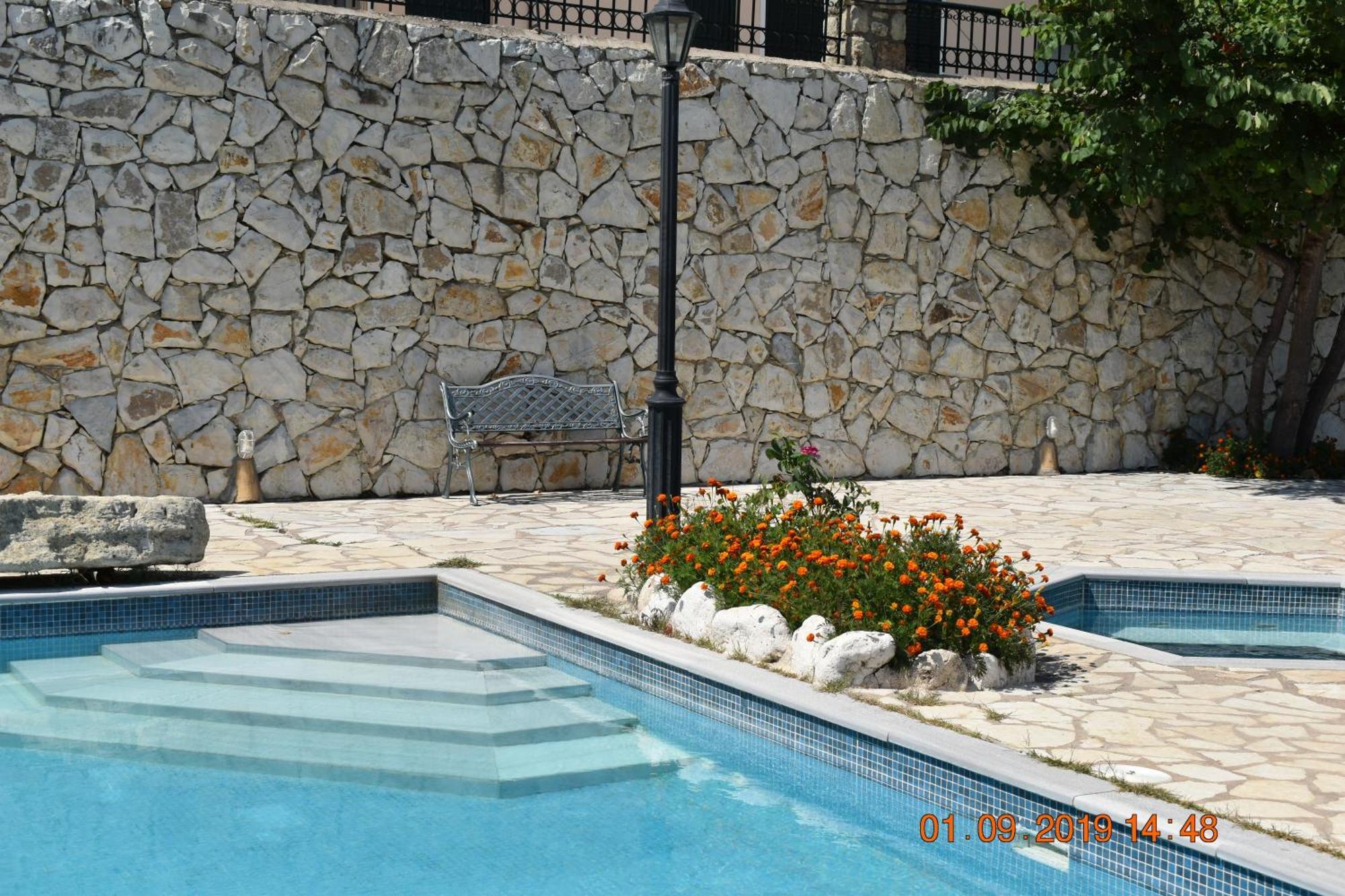 Apartment Estate Dafnopanagia Luxury Ourania