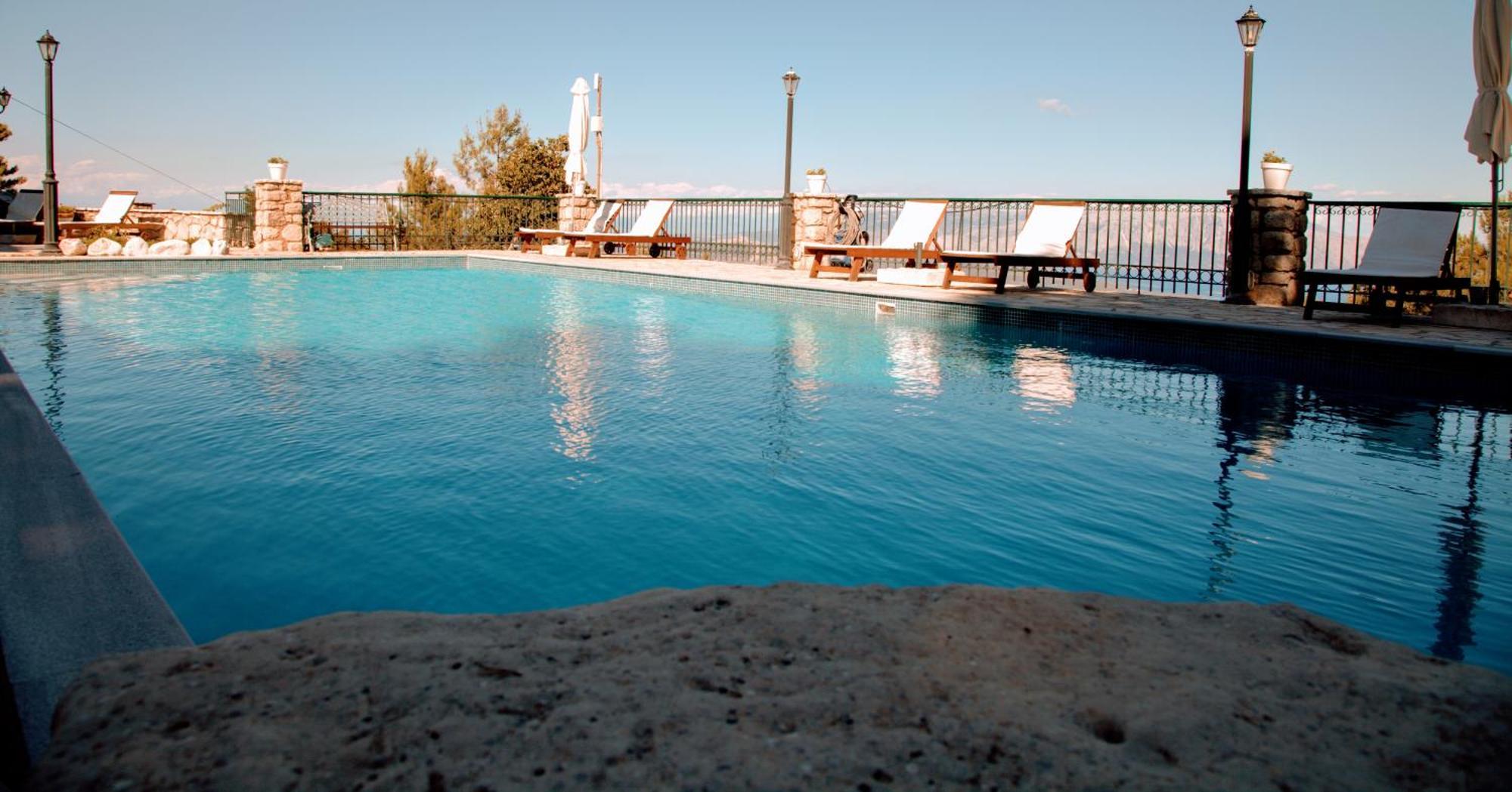 Estate Dafnopanagia Luxury Ourania *