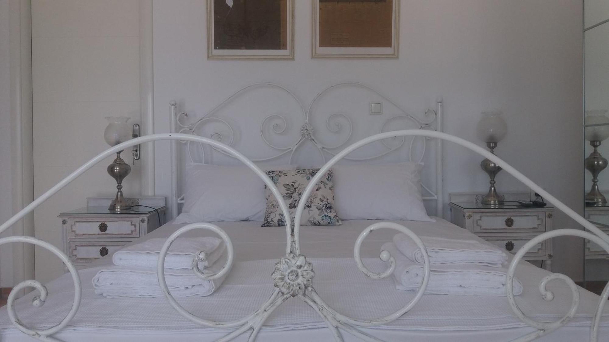 Estate Dafnopanagia Luxury Ourania *